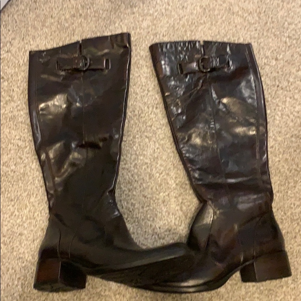 Knee boots